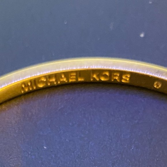 MICHAEL KORS Gold-Tone Bangle with MK Heart Charm - Picture 5 of 5